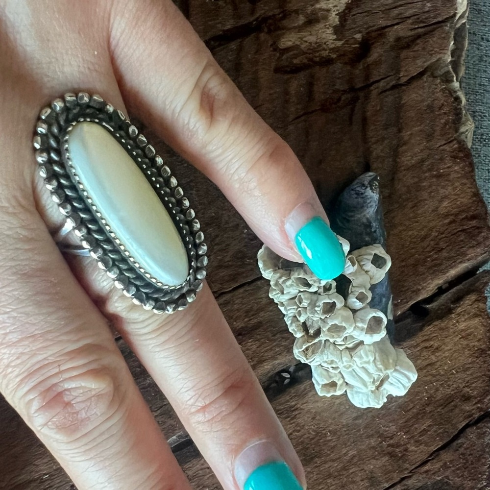 Native American Navajo Ring Mother of Pearls  Sterling Silver White Oval 7.5 MOP
